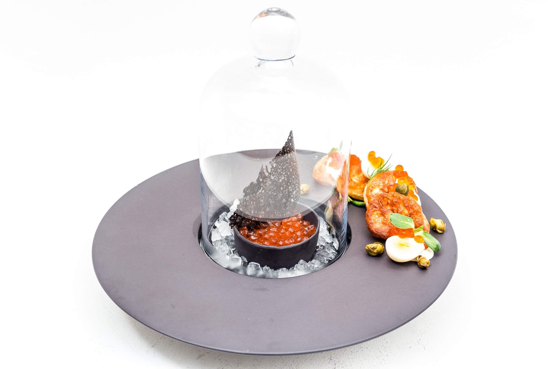 Caviale di Salmone, Blinis di Grano Saraceno, Croccante di Alga Nori